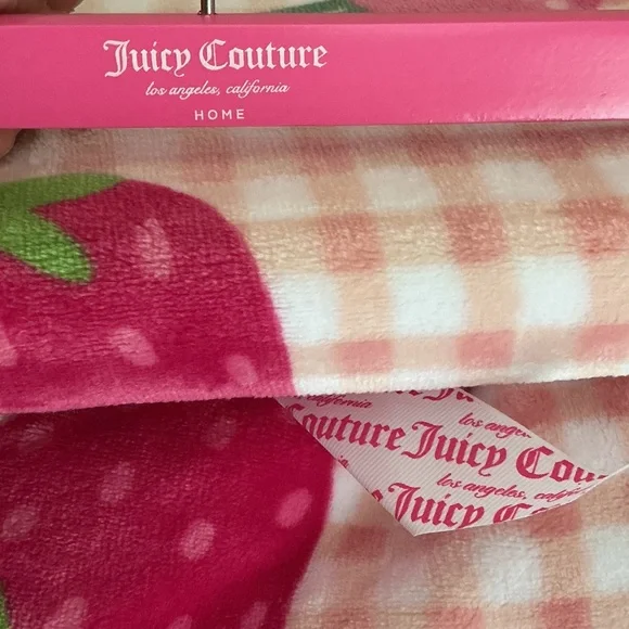 Juicy Couture Strawberry And Gingham Print Soft & Cuddly Plush Throw Blanket - Picture 5 of 5